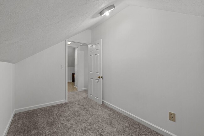 Building Photo - 802 N Poplar St