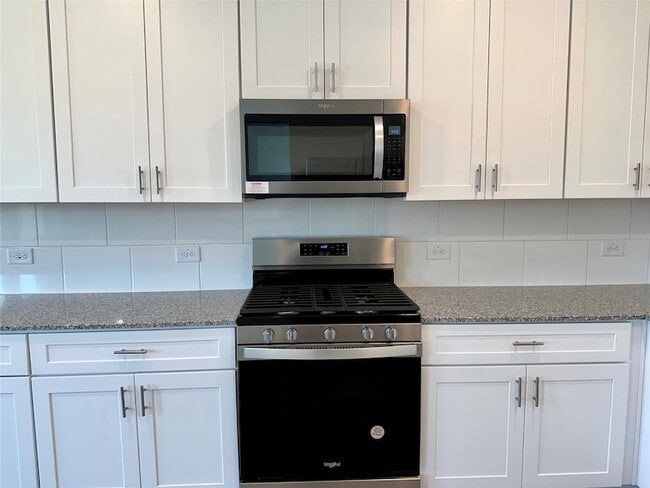 Building Photo - 16530 Pine Arrow Dr