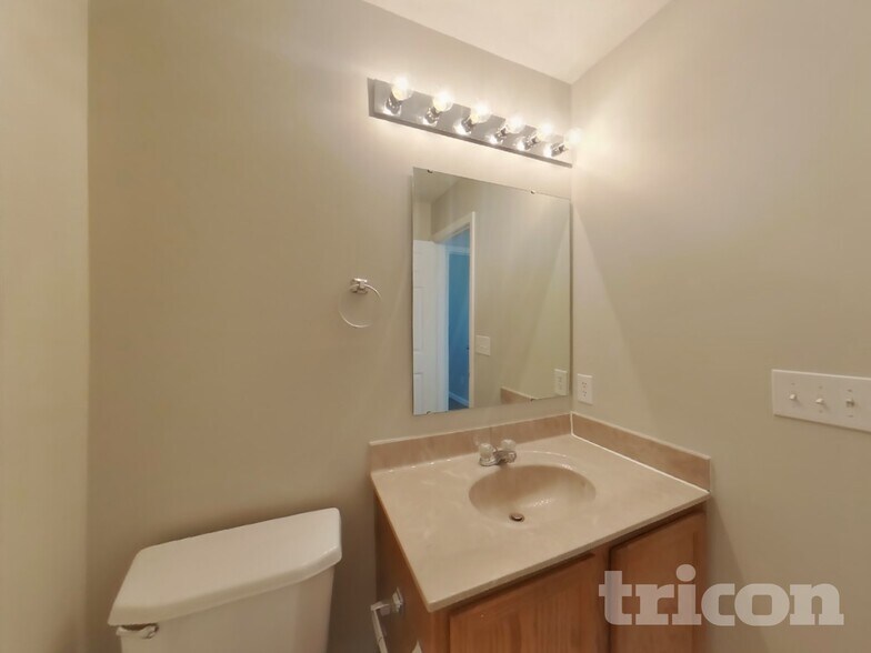 Building Photo - 10992 Cedar Pine Dr