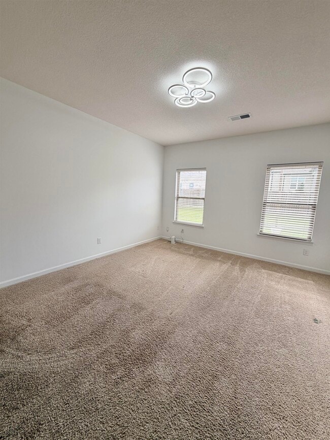 Building Photo - 280 Lilly Dr