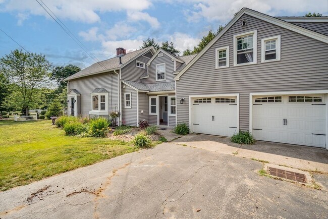 Building Photo - 1 Hickory Hill Dr