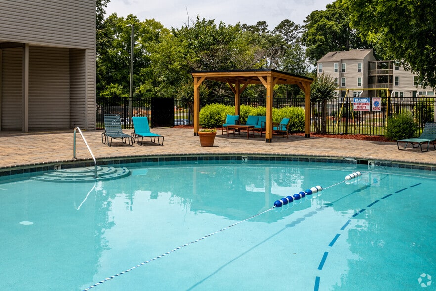 Primary Photo - Meadowood Apartments