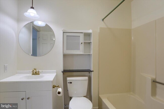 Building Photo - 1204 Cambridge Ct