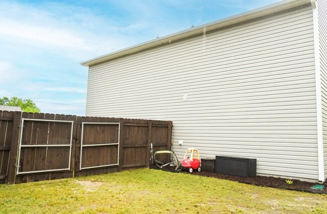 Building Photo - 109 Carrington Dr