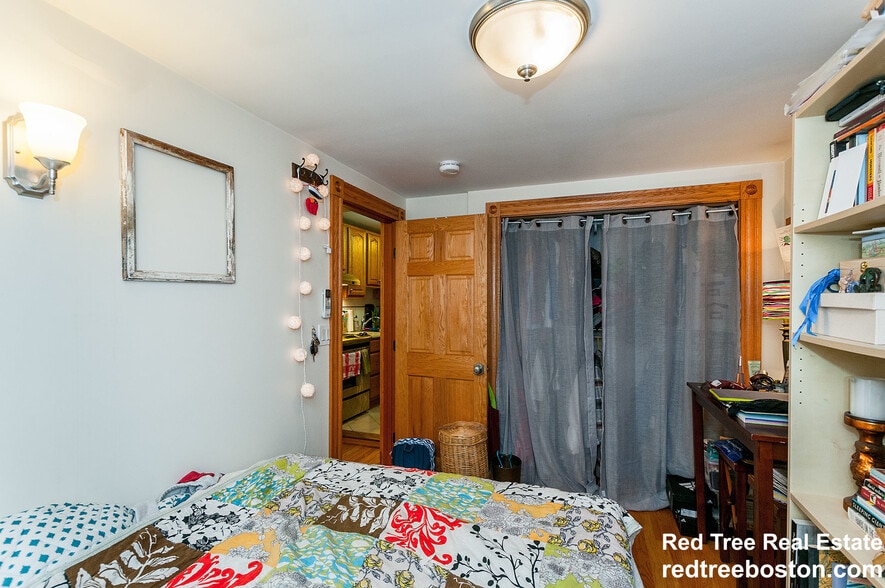 Building Photo - 39 Charles St