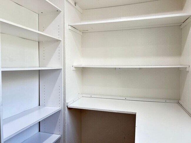 Building Photo - Charming Condo Near Monterey Coast