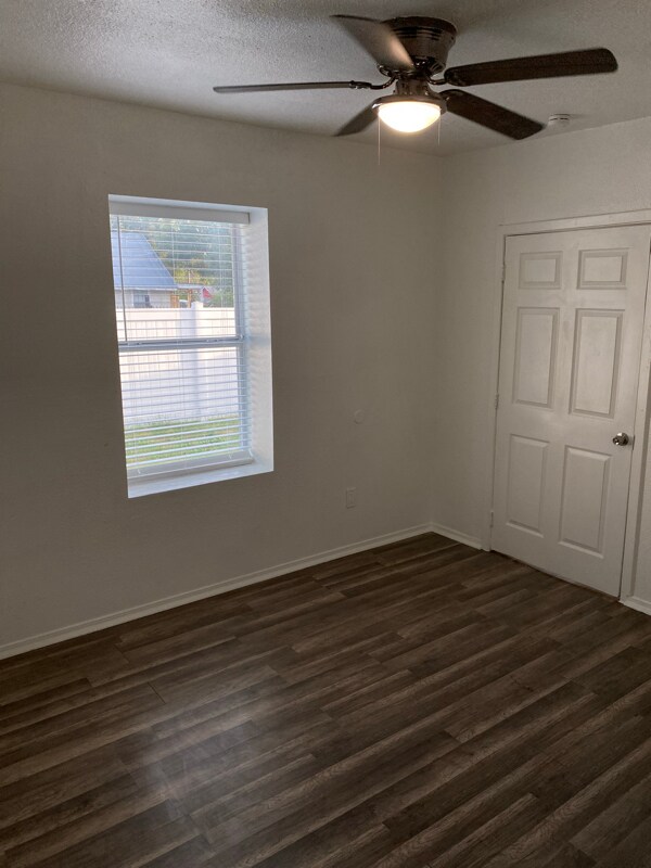 Building Photo - 5415 Buena Vista St