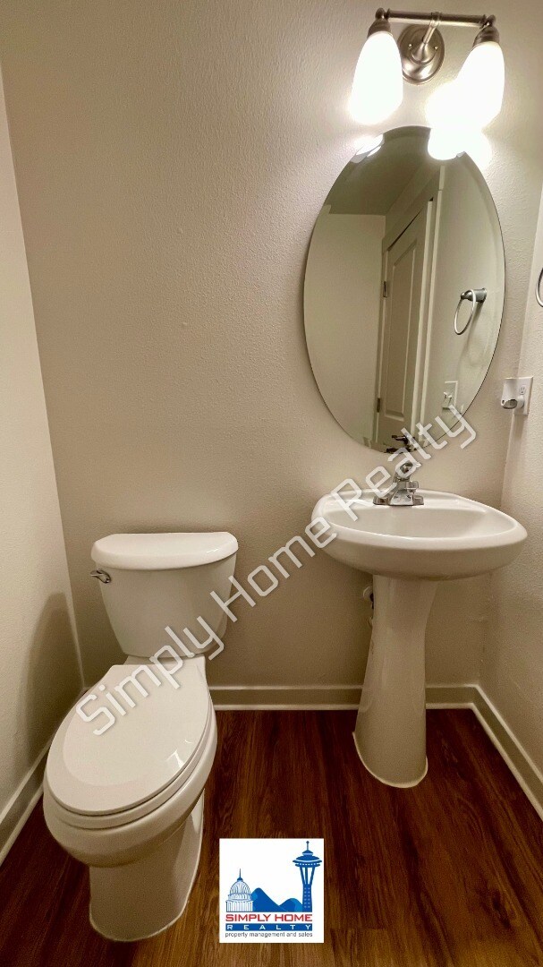 Building Photo - Welcome to Your 4-Bedroom Dream Home!??