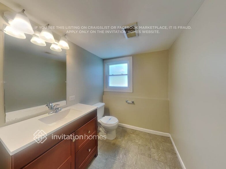 Building Photo - 240 Hale St