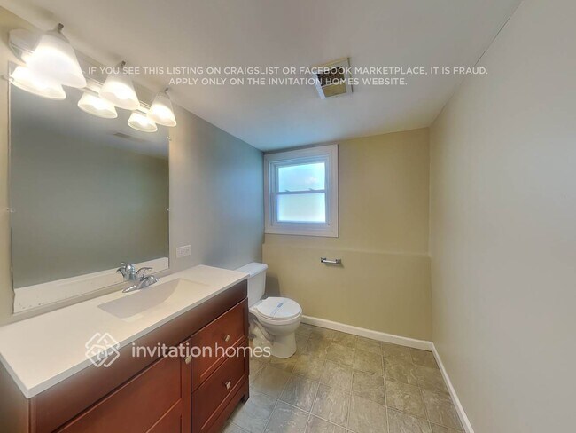 Building Photo - 240 Hale St