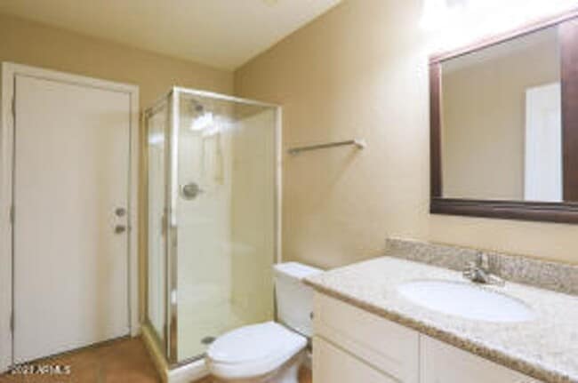 Building Photo - 5 bedroom 3 full bath