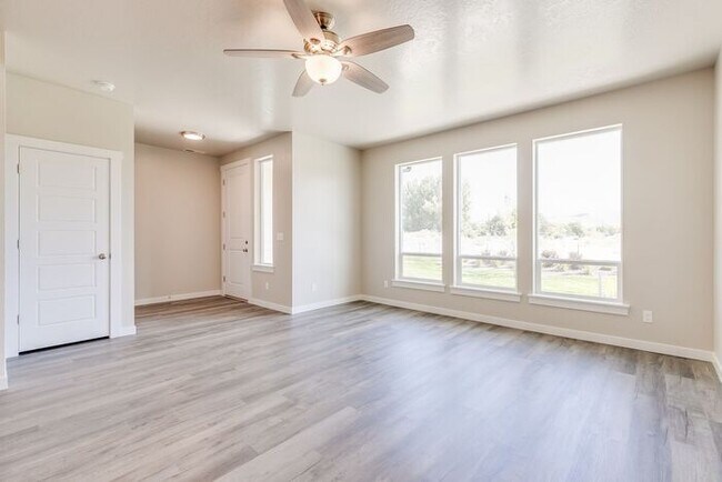 Building Photo - Roe Street Townhomes
