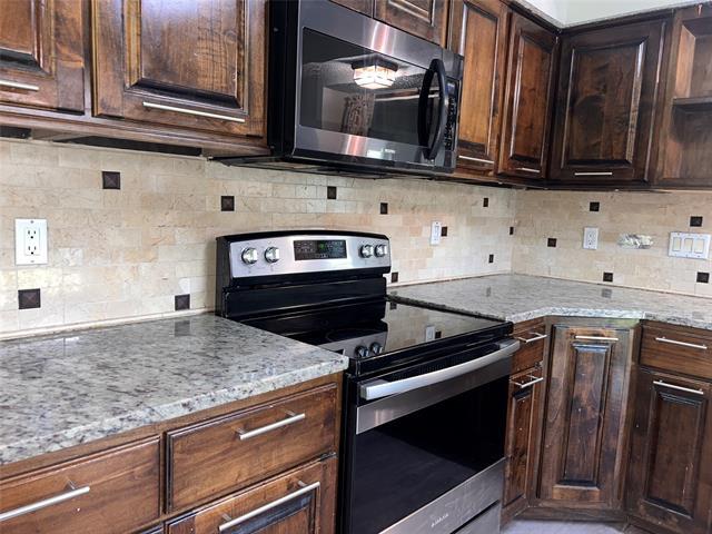 Building Photo - 1005 Bass Dr