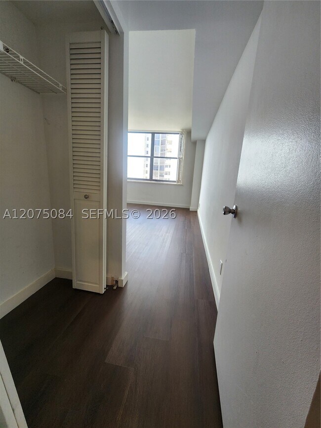 Building Photo - 18151 NE 31st Ct