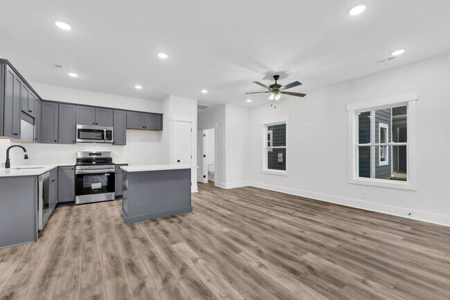 Building Photo - 180 Clay Ridge Dr
