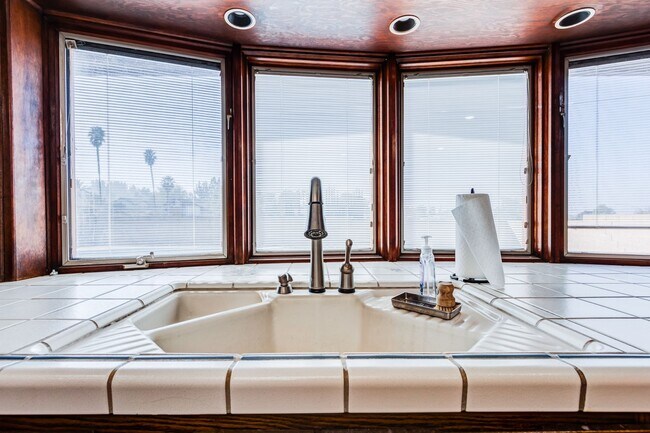 Building Photo - 15293 Golden Star Ave