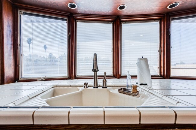 Building Photo - HORSE TRAINERS! MUST SEE HORSE PROPERTY AWESOME ACRAGE 5 ACRES Beautiful Custom 1 story home in W...