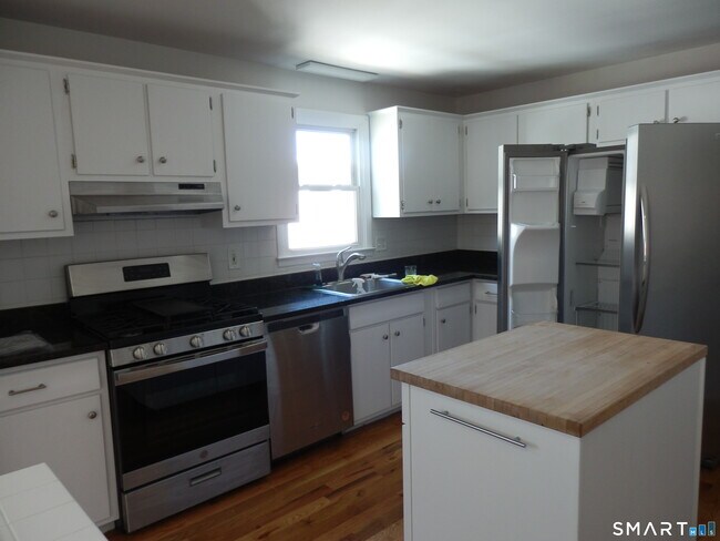 Building Photo - 306 Grovers Ave