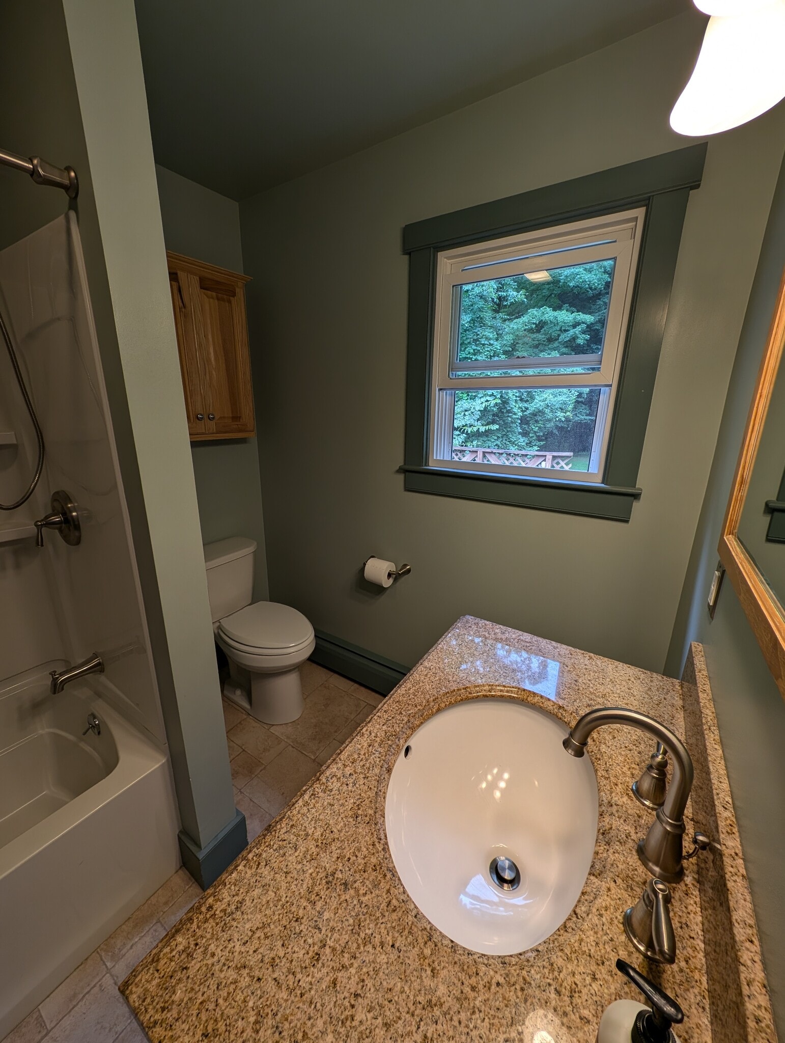 Main floor full bathroom - 37 Sangamon Rd