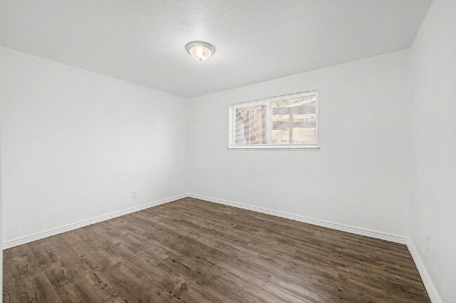 Building Photo - Garden Level 2 bedroom/1 bath for rent in Denver