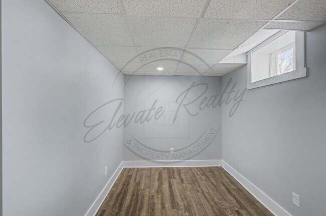 Building Photo - Four Bedroom Ranch with Finished Basement in Clarksville!