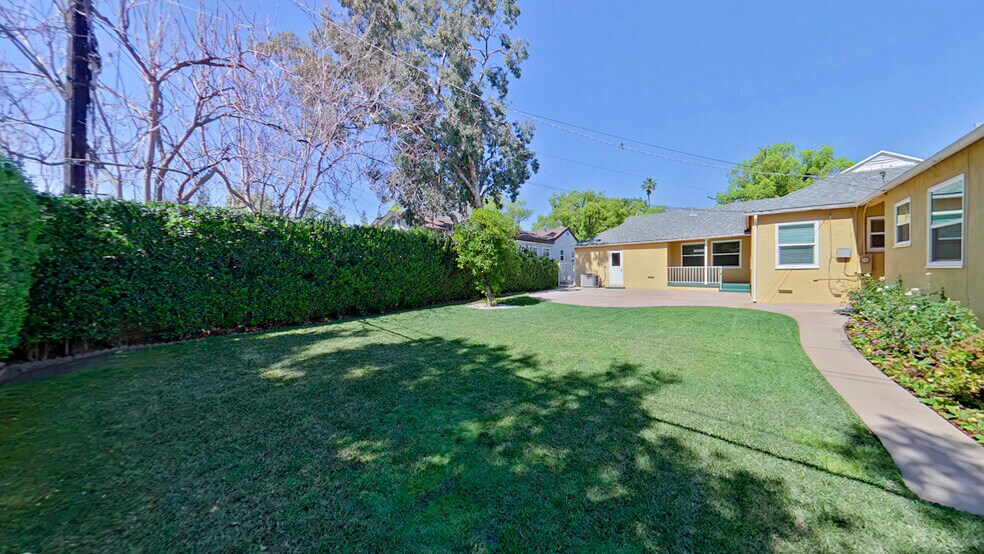 Building Photo - 3250 Las Lunas St