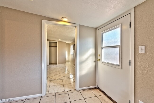 Building Photo - 506 Holick Ave