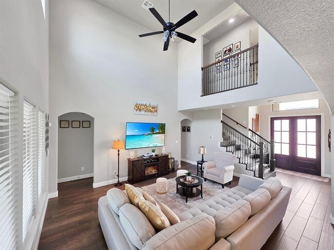 Building Photo - 10340 Dominion Ranch Dr