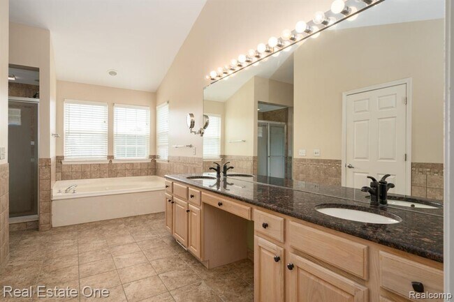 Building Photo - 14864 Liri Dr