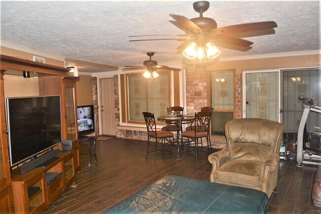 Building Photo - 12542 Wrenthorpe Dr