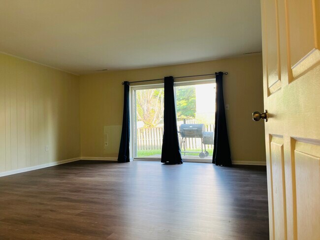 Building Photo - 2 Wimbledon Ln