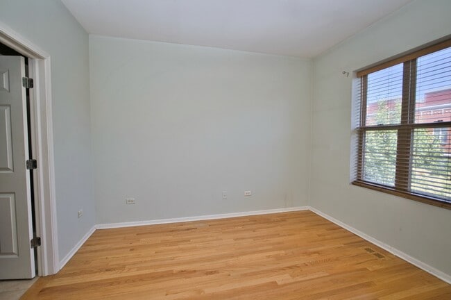Building Photo - 353 E Eastgate Pl