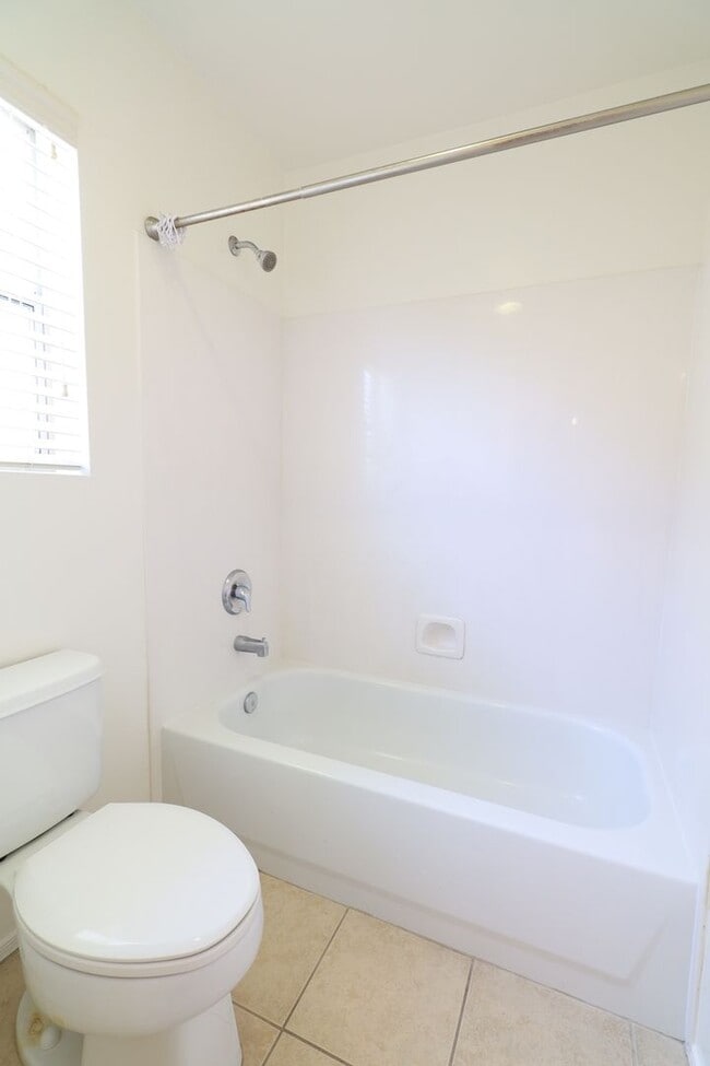 Building Photo - Great Location! 3Bed 2Bath House