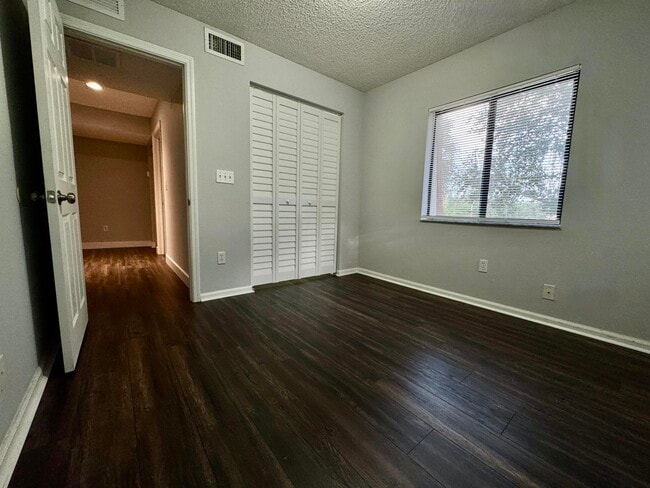 Building Photo - 2216 White Pine Cir