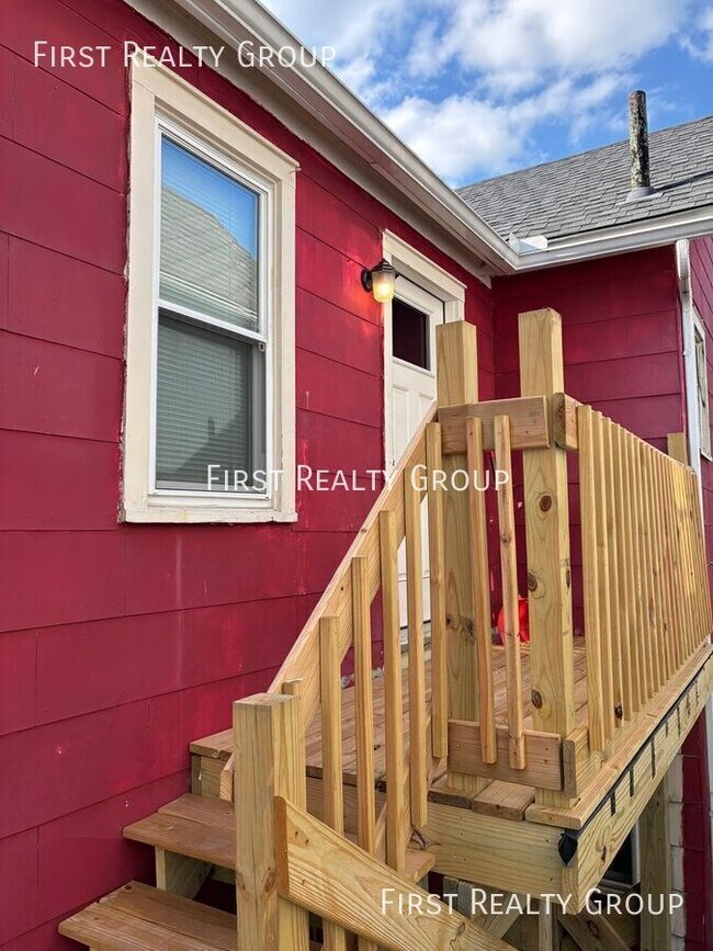Primary Photo - 532 1/2 Montgomery Avenue-