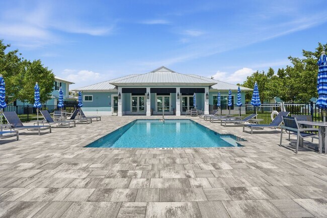Building Photo - Fully Furnished 3 Bedroom, 3.5 Bath Townhome