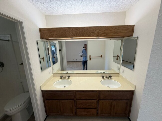 Building Photo - Modern 4 Bedroom One Story *Vacaville