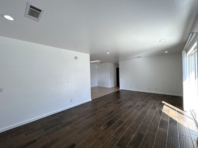 Building Photo - NewBL PS T 66756