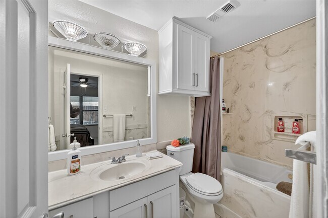 Building Photo - 11230 Bandlon Dr