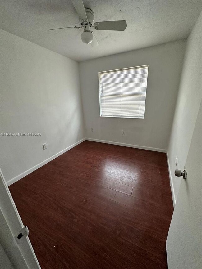 Building Photo - 3 bedroom 1.5 bath townhome. Private fence...