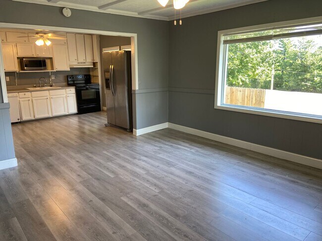 Building Photo - Single Family Home in Branson
