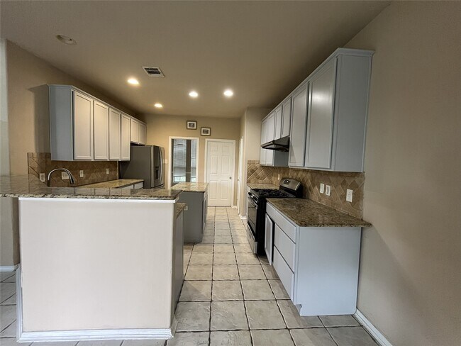 Building Photo - 2903 Surrey Trail Ln