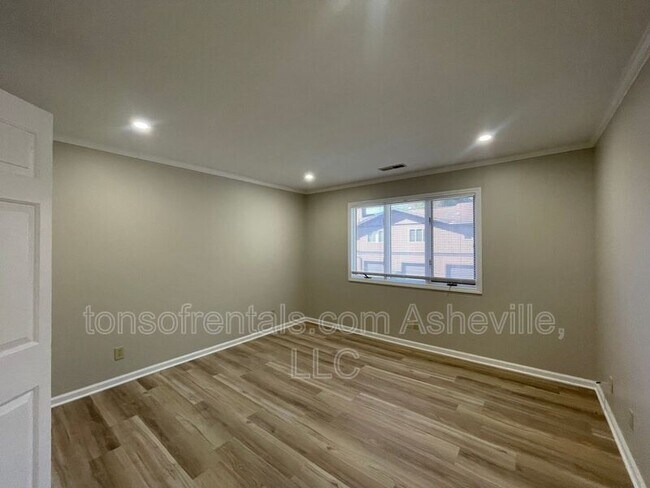Building Photo - 115 Bent Tree Dr