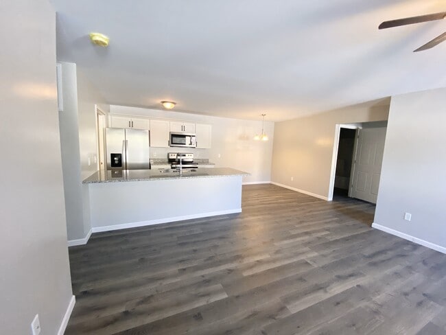 Living Room - Pheasant Run Apartments