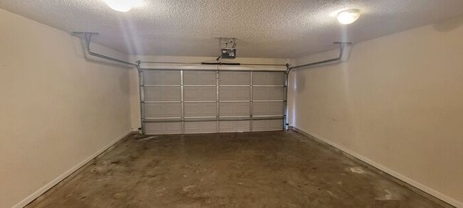 Building Photo - COMING SOON: Renovated 3BR 2BA Home w/ 2-Car Garage • Open-Concept Kitchen in Griffin