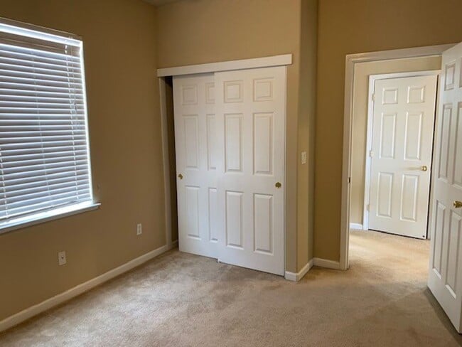 Building Photo - Big, Beautiful, Two Story Home in North Natomas