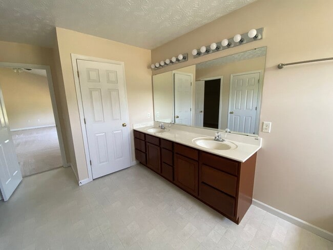 Building Photo - 4221 Dobbin Cir