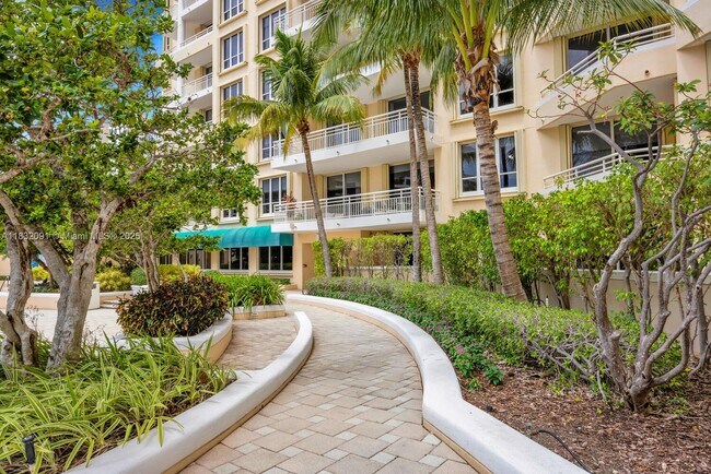 Building Photo - 888 Brickell Key Dr