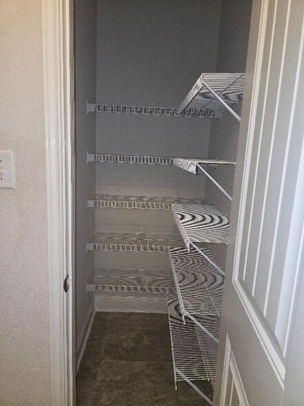 Building Photo - 10464 Dakota River