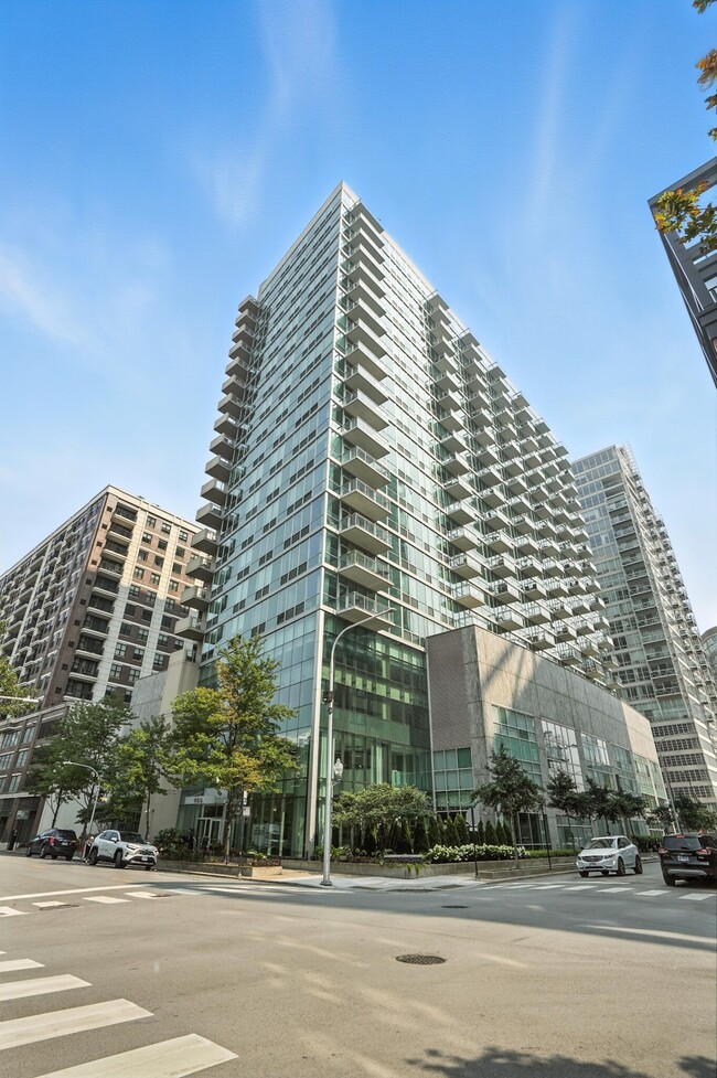 Building Photo - 443 W Huron St